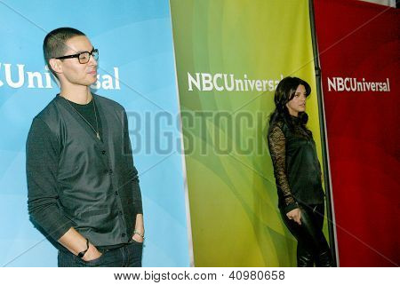 PASADENA, CA - JAN. 7: Manny Montana og Vanessa Ferlito ankommer til NBCUniversal 2013 vinter Pres