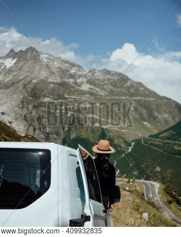 Vanlife - Live In A Beautiful Bus In The Mountainous Nature In Switzerland