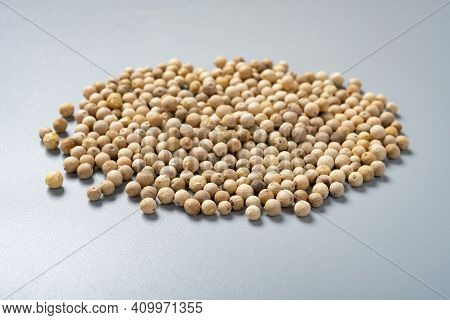 Side View Hujiao Or Piperis Fructus Or Black Pepper Fruit