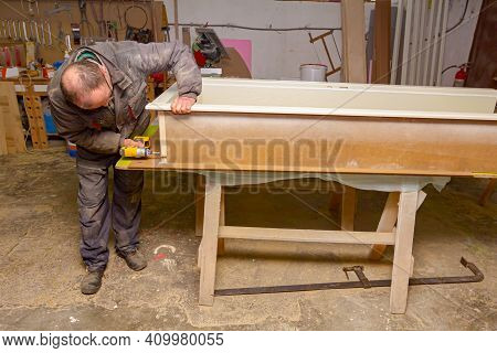 Worker In Carpentry Uses Professional Manual Power Tool, Acu Drill, And Twists The Screws On The Woo