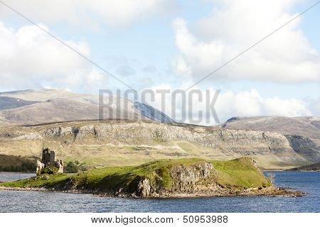ruins of Ardvreck Castle at Loch Assynt, Highlands, Scotland
