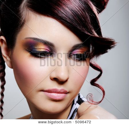 Frau Gesicht mit mehrfarbigen eyeshadow