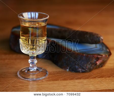 Sippin виски и сигары