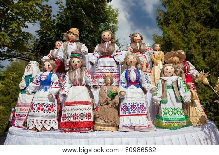 Traditional Belorussian Dolls In National Clothes At Market.