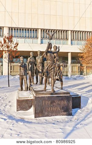 Sculpture We Demand Peace. Moscow, Russia
