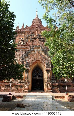 old Buddhist temples and pagodas in Bagan,