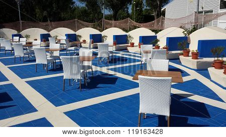 Restaurant under the open sky