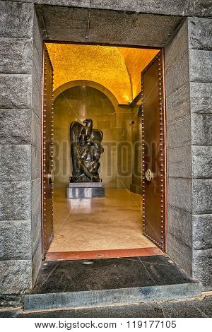 Njegos statue Lovcen