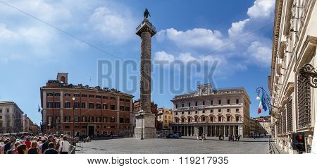 Piazza Colonna View