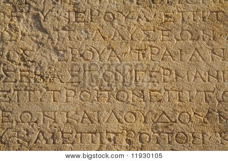 A close up von antiken griechischen Text von Ephesos, Türkei.