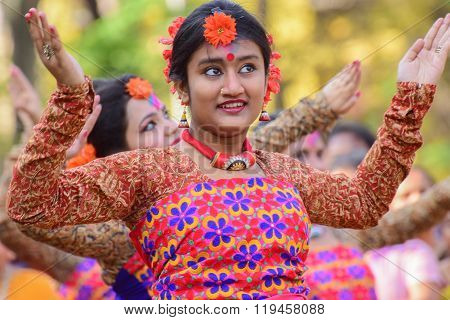 Young Girl Dancers Perforimg At Holi (spring) Festival In Kolkata.