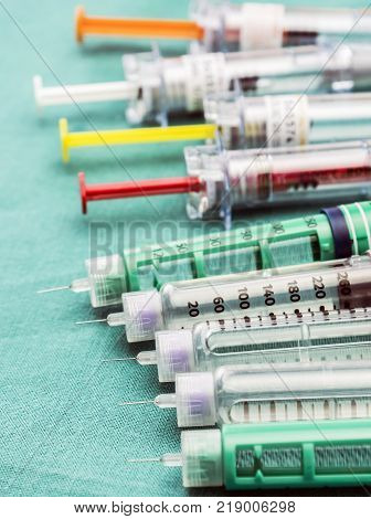 Insulin injection needle or pen for use by diabetics