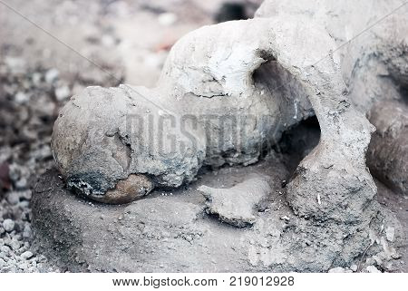 plaster casts victims of the 79 a.d. eruption of Vesuvius that buried the ancient Roman city of Pompeii