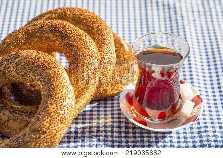 Black tea and turkish bagel; gevrek simit