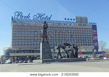 Nizhny Novgorod, Russia. - March 14.2017. The monument to Vladimir Ilyich Lenin on Lenin Square. Against the backdrop of the Marins Park Hotel.