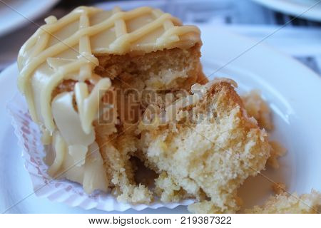 Mini Sweet White Chocolate Cake With Fat Pouring