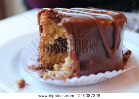 Mini Sweet White Chocolate Cake With Fat Pouring