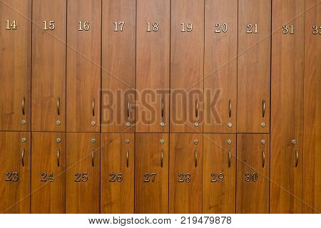 Row lockable cells with numbers and handles