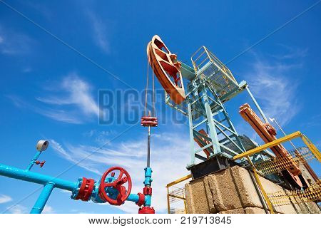 Pumpjack.
A pumpjack is the overground drive for a reciprocating piston pump in an oil well.
The arrangement is commonly used for onshore wells producing little oil. Pumpjacks are common in oil-rich areas.
