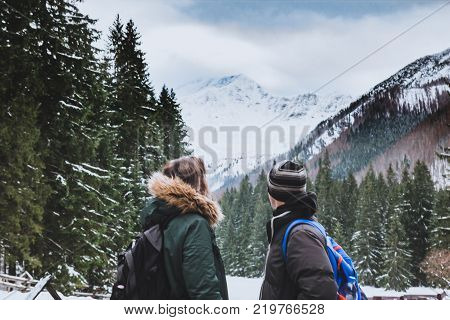 Guy and girl looking to the mountain