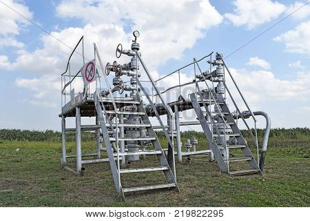 Equipment of an oil well. Shutoff valves and service equipment.