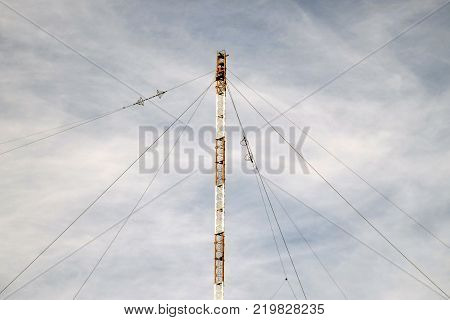 Aerial platforms for the transmission of radio waves in the longwave range. Means of communication with submarines.