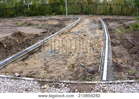 Repair tracks of paving stones in the Park