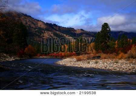 Vista de otoño de aliso Creek