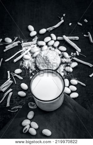 Close Up Of Two Ayurvedic Herbs I.e. Cowhage,kuanch,mucuna Pruriens And Satavari,asparagus Racemosus