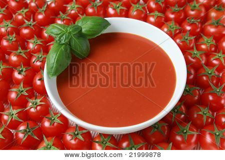 Fersk tomatsuppe