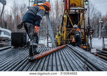 Perforation Tool For Perforate Oil And Gas Well To Make The Hole On Production Tubing To Allow Gas A