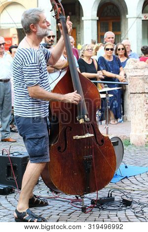 Ferrara, Italia - August 25, 2019: The Ferrara Buskers Festival, From August 24 To 1 September,  Is 