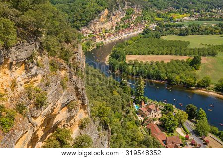 La Roque-Gageac, view from Marqueyssac. Dordogne, France