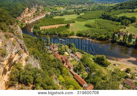 La Roque-Gageac, view from Marqueyssac. Dordogne, France