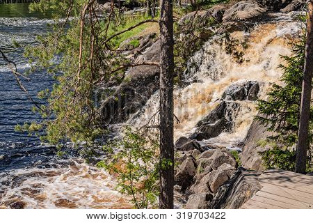 The Tahmajoki River Flows From Lake Ruokoyarvi To Lake Ladoga. The River Has Many Rapids And Small W