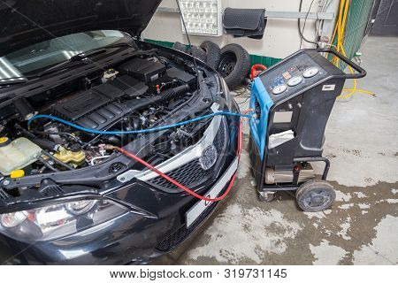 The Procedure For Refueling A Car Air Conditioner Using A Special Device With A Blue Compressor And 
