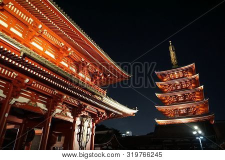 Tokyo / Japan - September, 16 2018: Five-story Pagoda. Hozomon  Is The Inner Of Two Large Entrance T