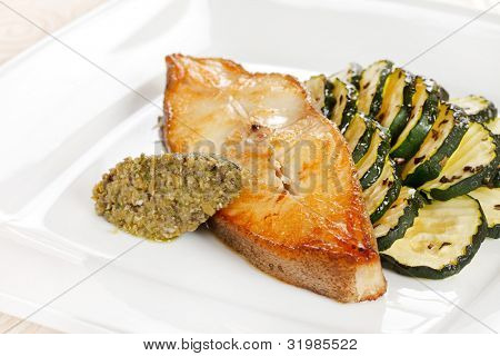 fisk med grøntsager