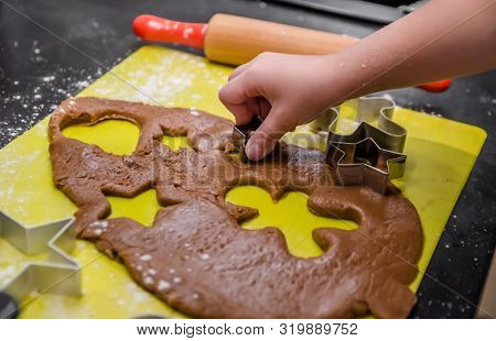 Little Girl Makes Christmas Ginger Cookies Herself