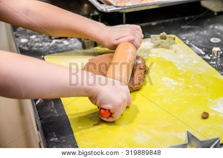 Little Girl Makes Christmas Ginger Cookies Herself