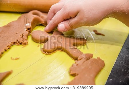 Little Girl Makes Christmas Ginger Cookies Herself