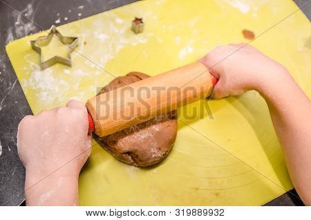 Little Girl Makes Christmas Ginger Cookies Herself