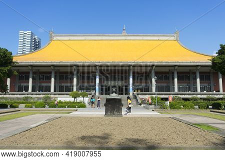 Taipei, Taiwan - Aug 6,2018 : Day View Of Sun Yat-sen Memorial Hall Against Blue Sky On August 6,201