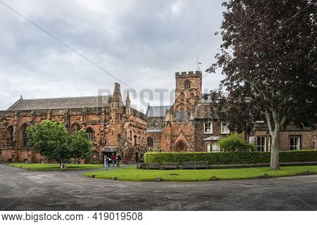 Carlisle, Cumbria, Uk, August 2020 - Carlisle Cathedral And Buildings In The City Of Carlisle, Cumbr