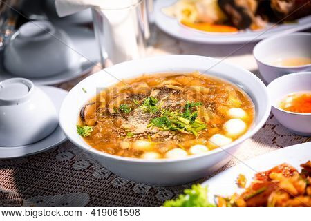 Chinese Style Soup Or Braised Fish Maw In Red Gravy With Eggs, Mushroom, And Bamboo Shoot In White B