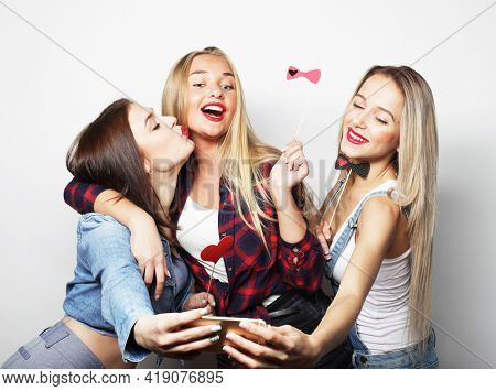 lifestyle, party and people concept: funny girls, ready for party, selfie witn mobile