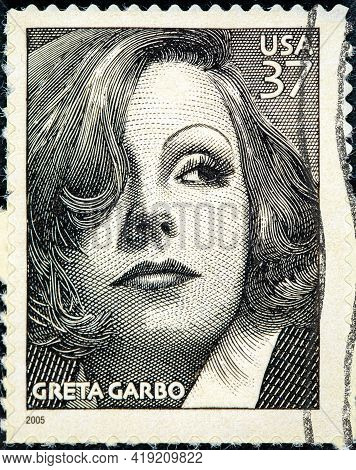 United States Of America - Circa 2004: A Stamp Printed In Usa Showing Greta Garbo Circa 2004