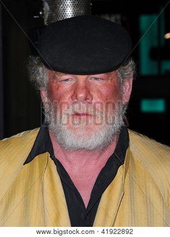 LOS ANGELES - FEB 05: Nick Nolte přijíždí do Los Angeles premiéra 
