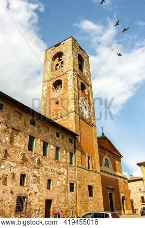 Colle Di Val Delsa, Italy - Circa September 2018. Beautiful Architecture Of Colle Di Val Delsa, Smal