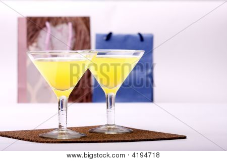 zwei Gläser & Abendgesellschaft